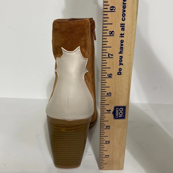 Yoki “NEW” Rust Faux Suede Ankle Booties Size 7.5 - Picture 5 of 7